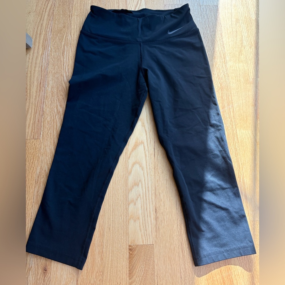 Nike cropped yoga dri-fit capri workout pant size S